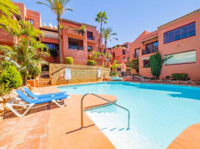 Cubo's Beach & Parking Jardines de Don Carlos